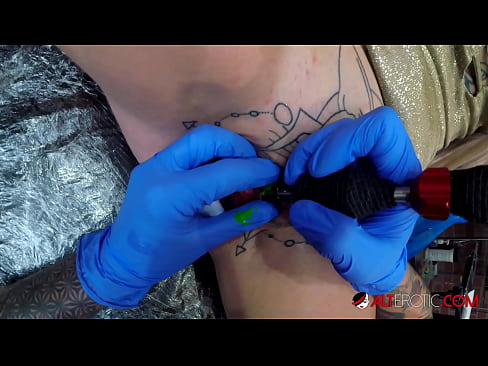 ❤️ Itin tatuiruota karšta Sully Savage gavo tatuiruotę ant savo klitorio ️❌ Namų porno prie mūsų lt.redpornpictures.ru ️❤